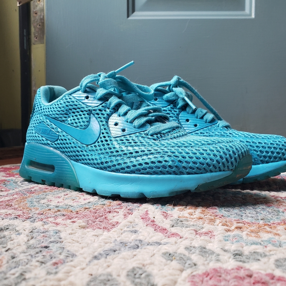 Nike Women’s Lightweight Mesh Sneaker — Teal Blue